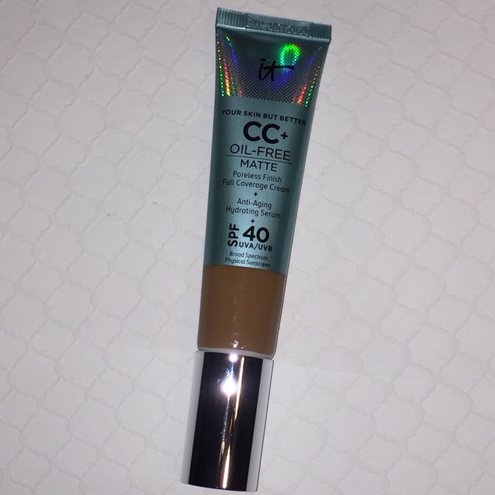 RICH HONEY IT COSMETICS OIL-FREE MATTE FOUNDATION